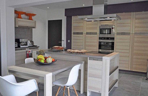 Saint-Ambroix Villa | Confortable casa de vacaciones con piscina