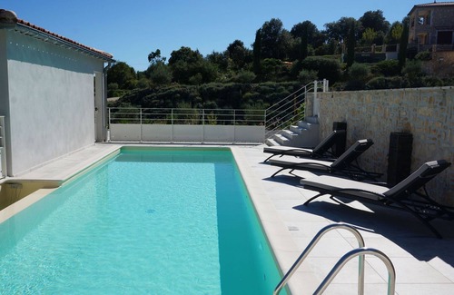 Saint-Ambroix Villa | Confortable casa de vacaciones con piscina