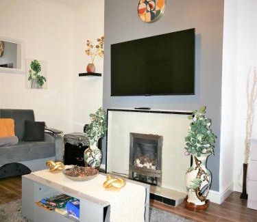 Bolton Casa | Comfortable Home From Home Bolton Central - Sleeps - 10