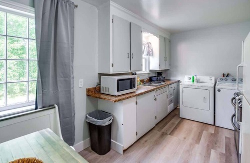 Gates-North Gates Casa | Comfortable home near everything