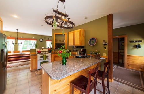 Bar Harbor Casa | Cómoda casa en 3 acres arbolados privados en el corazón de Mount Desert Island
