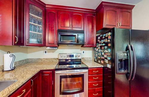 Bennsville Casa | Comfortable home outside of DC with private pool, balcony, washer/dryer, & AC