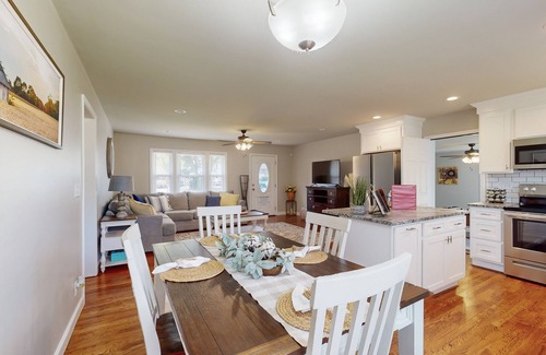 Dunean Casa | Comfortable home with large yard, AC, WD, 45 min to Clemson, shopping, dining