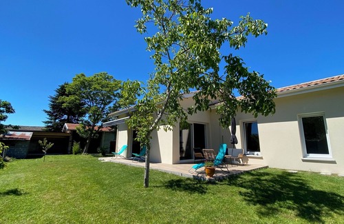 Naujac-Sur-Mer Casa | Comfortable house 15' from the ocean and lake and 30' from the Grands Châteaux du Médoc