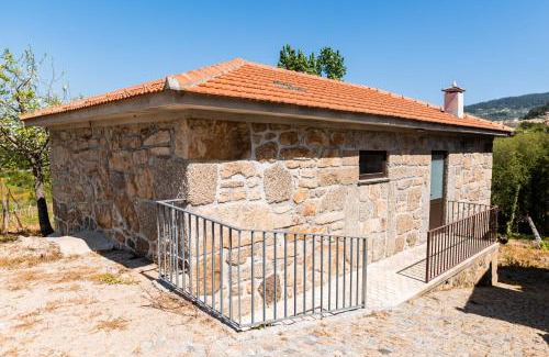 Castelo de Paiva Casa | Comfortable house in Fornos with shared pool