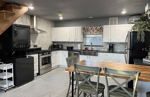 Rogers Casa | Comfortable house in the middle of Downtown Rogers!