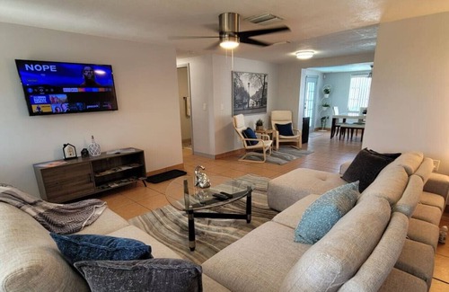 Forest Hills Casa | Comfortable house near Tarpon Springs & Beaches