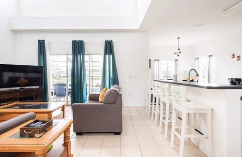 Kissimmee Casa | Comfortable house with hot tub, minutes away from theme parks