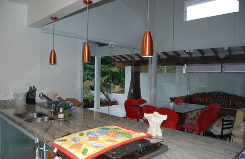 Lagoinha Condominio | Casa dinámica interactiva confortable, en una calle sin salida muy tranquila.