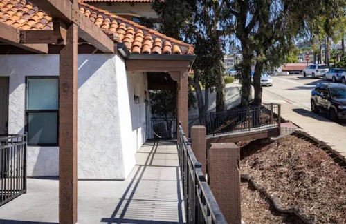 Mission Hills Casa | Comfortable King Bed Studio 💎 WiFi+Cable+Parking - Discounts For Longer Stays