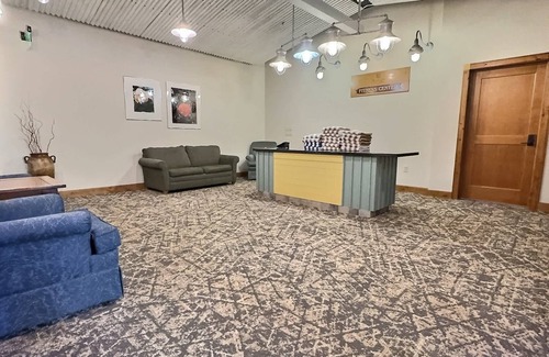 Crested Butte Condominio | Comfortable King Hotel Room on the top Floor, Best Location on the Mtn!