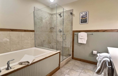 Crested Butte Condominio | Comfortable King Hotel Room on the top Floor, Best Location on the Mtn!