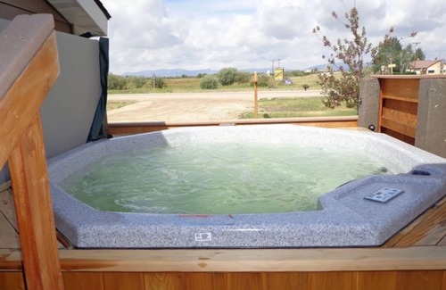 Wisdom Cabina | Comfortable lodging in the heart of the Big Hole Valley.
