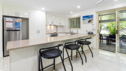 Bellara Casa | Comfortable lowset family home only minutes from the water! Tarooki St, Bellara