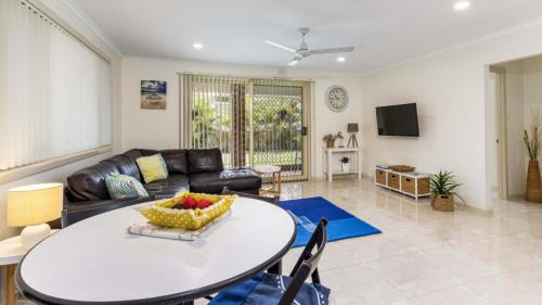 Bellara Casa | Comfortable lowset family home only minutes from the water! Tarooki St, Bellara