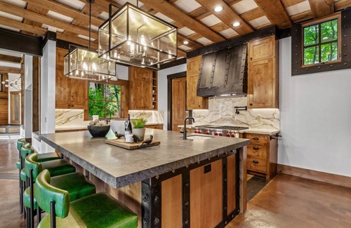 Truckee Cabina | Comfortable Luxury Close to Northstar Village, Trails, & Slopes!