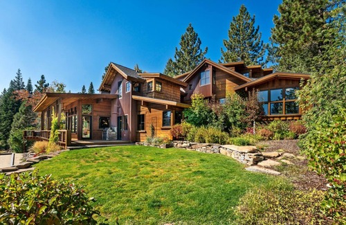 Truckee Cabina | Comfortable Luxury Close to Northstar Village, Trails, & Slopes!