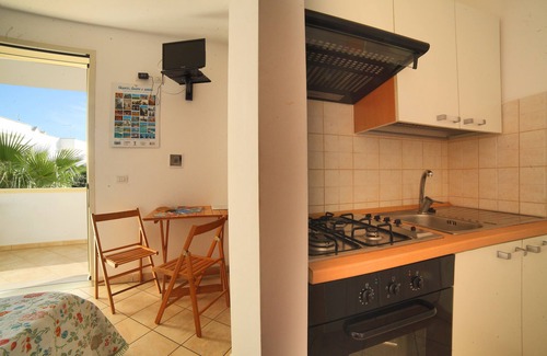 Torre Mozza Apartamento | Cómodo mini estudio 2 plazas con jardín 100 de la playa y del centro.