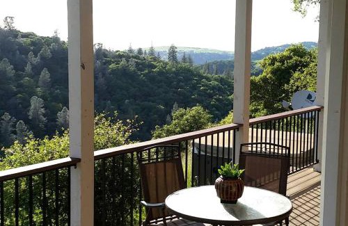 Penn Valley Cabina | Comfortable Mountain Getaway in Penn Valley, California