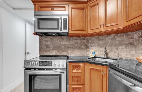 La Gorce Apartamento | Comfortable Ocean View Condo / Beach Service /1214