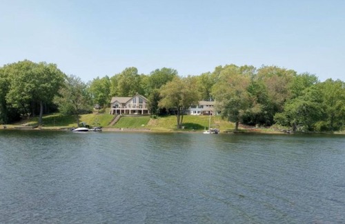 Southwick Casa | Comfortable Private Rooms near Congamond Lakes in Southwick