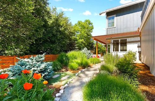Louisville Apartamento | Comfortable, private studio three blocks to downtown