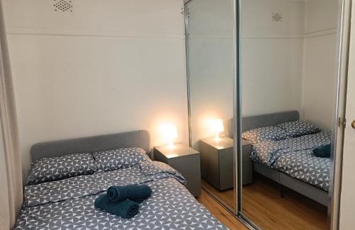 West Ryde Casa | Comfortable Queen Room in Quiet House - E3
