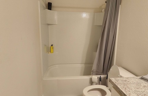 DeLand Casa | Comfortable room, shared house close to everything!
