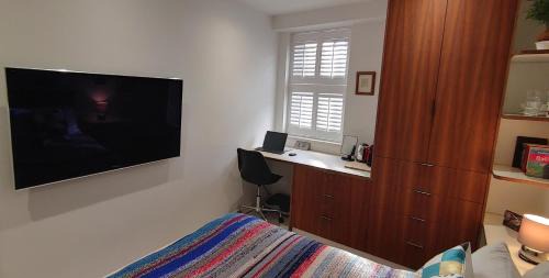 Tower Hill Casa | Comfortable Room With Ensuite