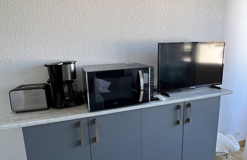 Balaruc-les-Bains Apartamento | Comfortable studio, ideally located with parking, for curists.