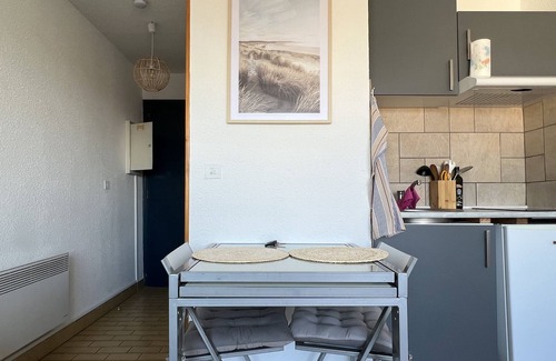 Balaruc-les-Bains Apartamento | Comfortable studio, ideally located with parking, for curists.