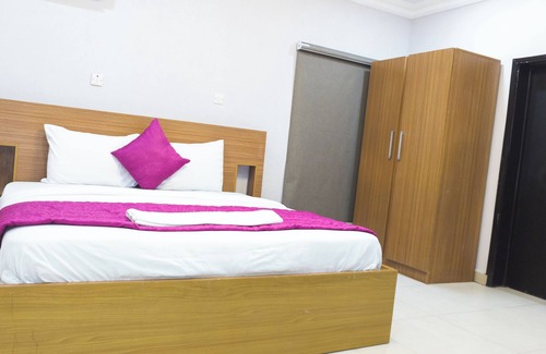 Somolu Apartamento | Comfortable Single Room in Central Lagos Amethyst