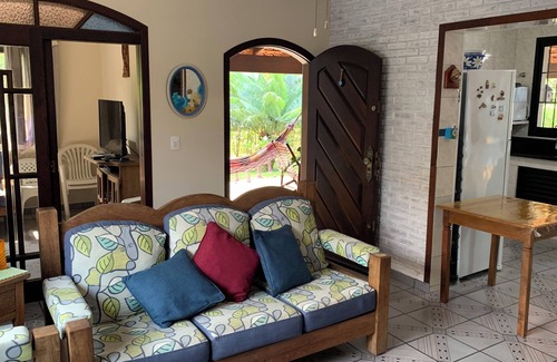 Guarutuba Casa | Cómoda casa de una planta, con aire acondicionado, a 50 metros de la playa.