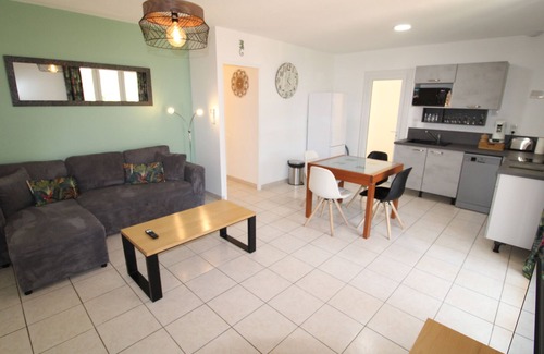 Sigean Villa | Comfortable single-storey villa with garage, parking, veranda terrace.