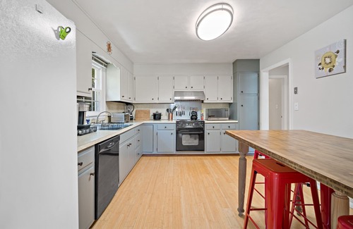 State College Casa | Cómodo y espacioso 5BD / 3BA - Camina hasta State College HS y 5 minutos Uber a PSU