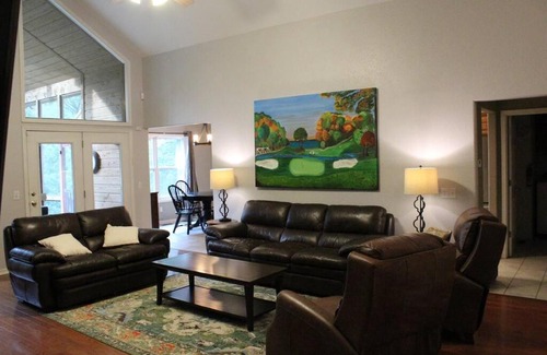Bella Vista Casa | Comfortable-Spacious 4 bedroom home for you!