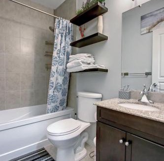 Panorama Hills Apartamento | Comfortable & Spacious Basement Suite With WorkStation In Panorama