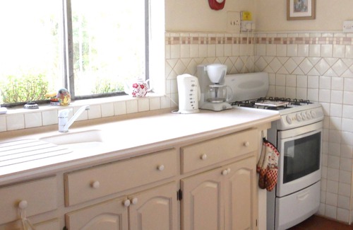 Sunset Crest Casa | Comfortable & spacious one bed westcoast apartment, near shops, beach and pool.