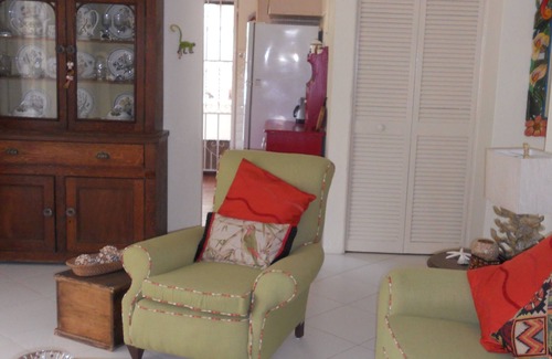Sunset Crest Casa | Comfortable & spacious one bed westcoast apartment, near shops, beach and pool.