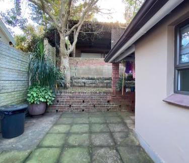 Berea Apartamento | Comfortable Spacious Garden Cottage