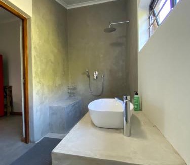 Berea Apartamento | Comfortable Spacious Garden Cottage