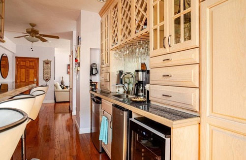 Everett Casa | Comfortable & Spacious Luxury Home w/ Chef’s Kitchen only 15 mins to Boston