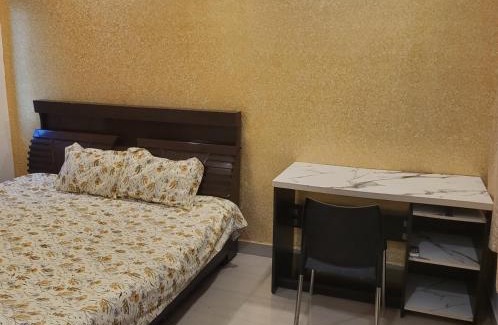 Bhopal Apartamento | Comfortable stay at heart of Bhopal INFRONT OF 90DEGREE FAMOUS BRIDGE