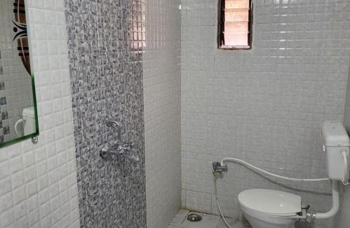 Bhopal Apartamento | Comfortable stay at heart of Bhopal INFRONT OF 90DEGREE FAMOUS BRIDGE
