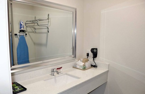 Humble Hotel | Comfortable Stay Ideal For Family | Right off Highway 1960