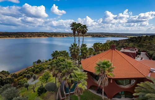 Ponte de Sor Casa | Comfortable Stay! Lake View, Outdoor Swimming Pool, Complimentary Parking!