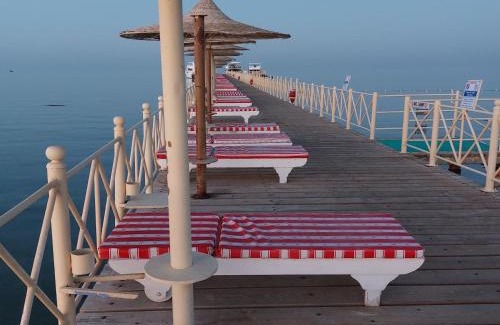 Al Ahyaa Apartamento | Comfortable studio in hotel Karma with private beach and pools family only or female