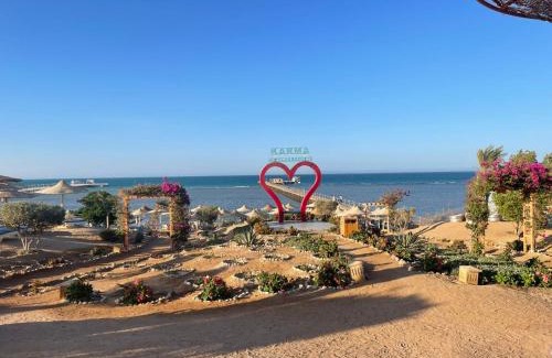 Al Ahyaa Apartamento | Comfortable studio in hotel Karma with private beach and pools family only or female
