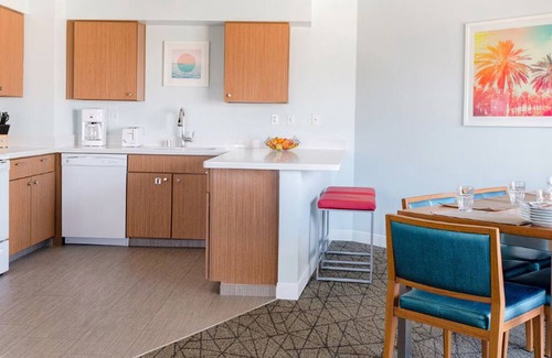 Anaheim Resort Apartamento | Comfortable suite within 2 miles of Disneyland Park.
