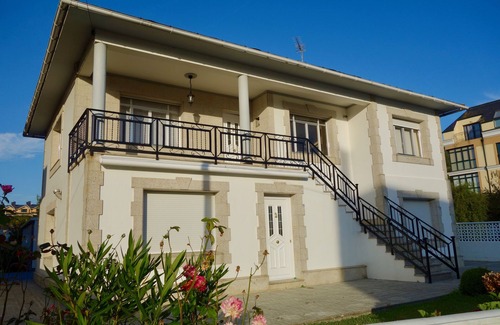 Porto de Espasante Casa | Cómoda, casa soleada a solo un salto, salta y salta a la playa!